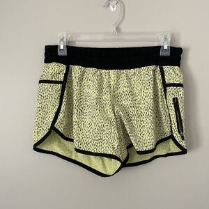 Lululemon Size 8 Yellow Printed Tracker Shorts 4" Inseam Athletic Workout
